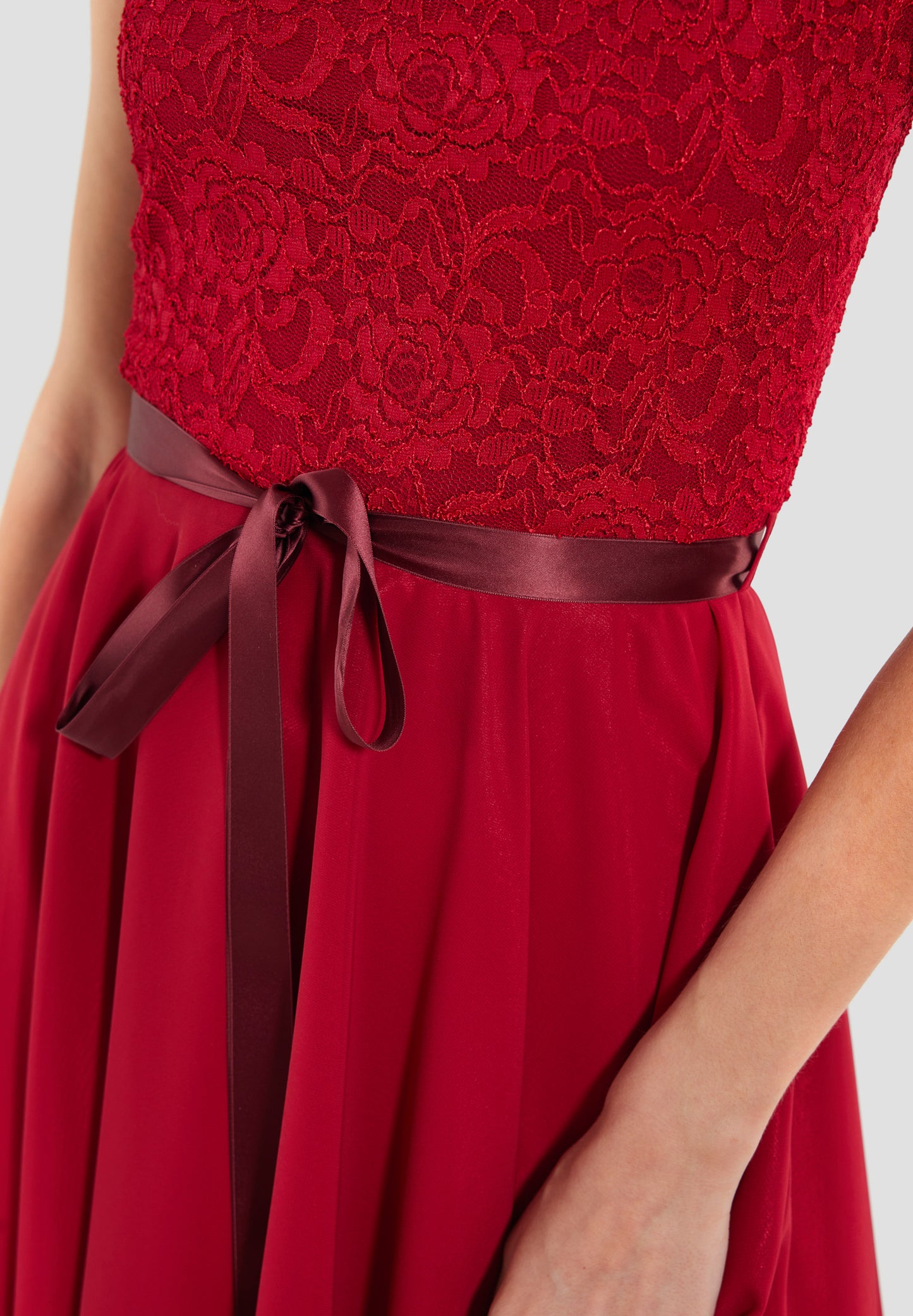 Cocktailkleid aus Spitze und Chiffon