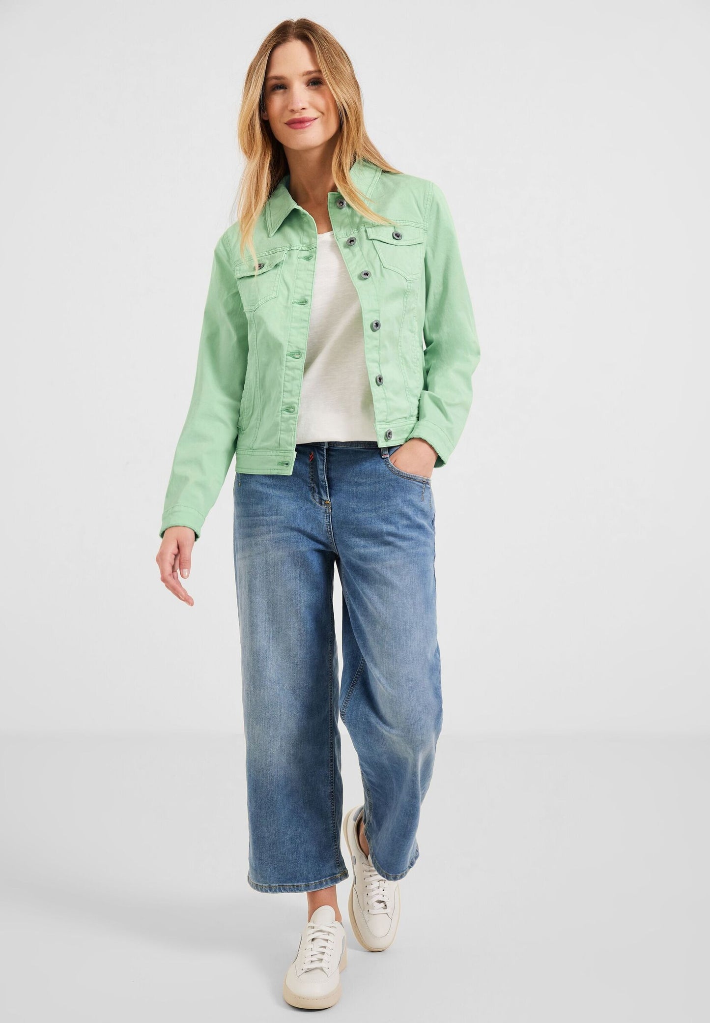 Farbige Jeansjacke