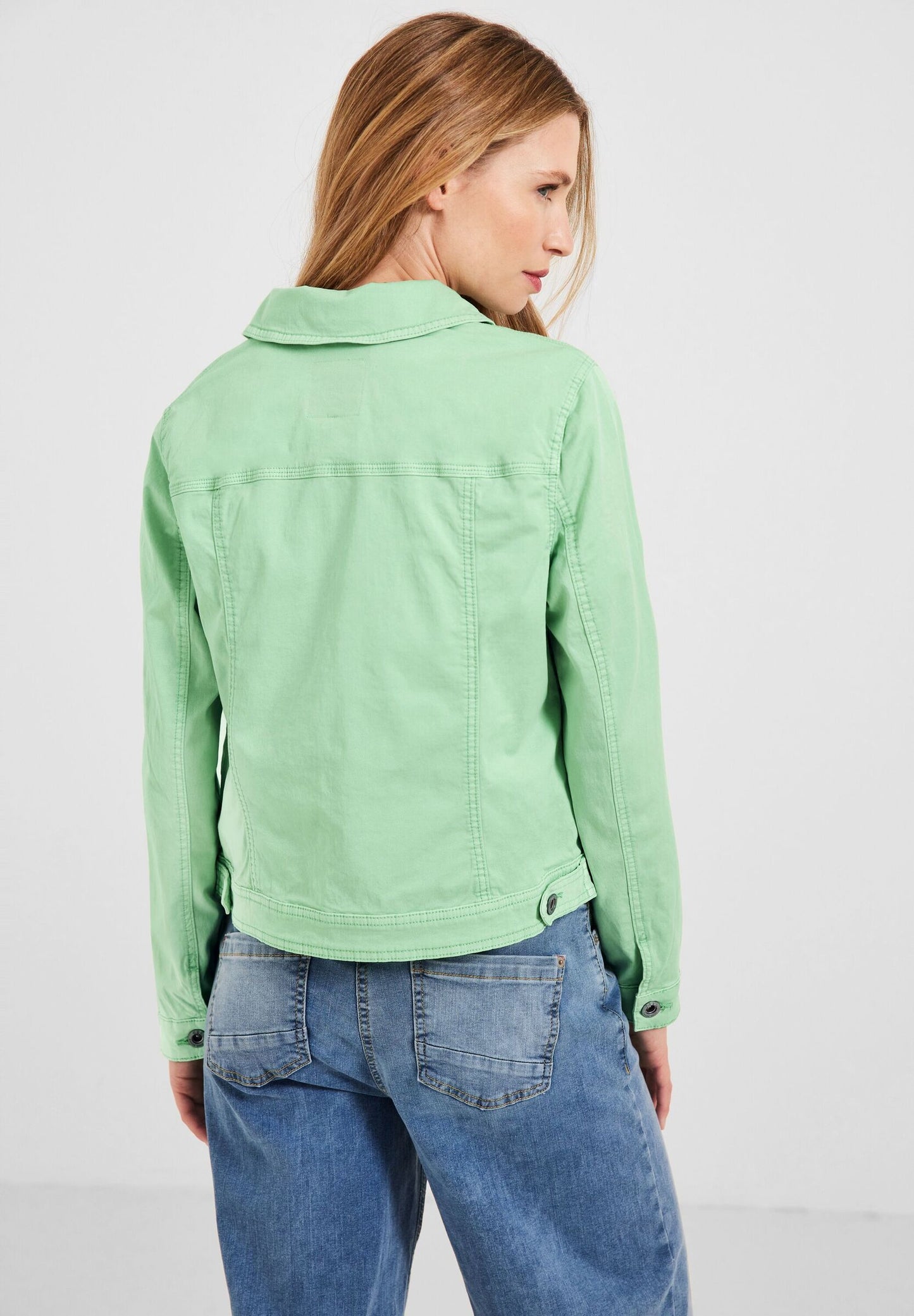 Farbige Jeansjacke