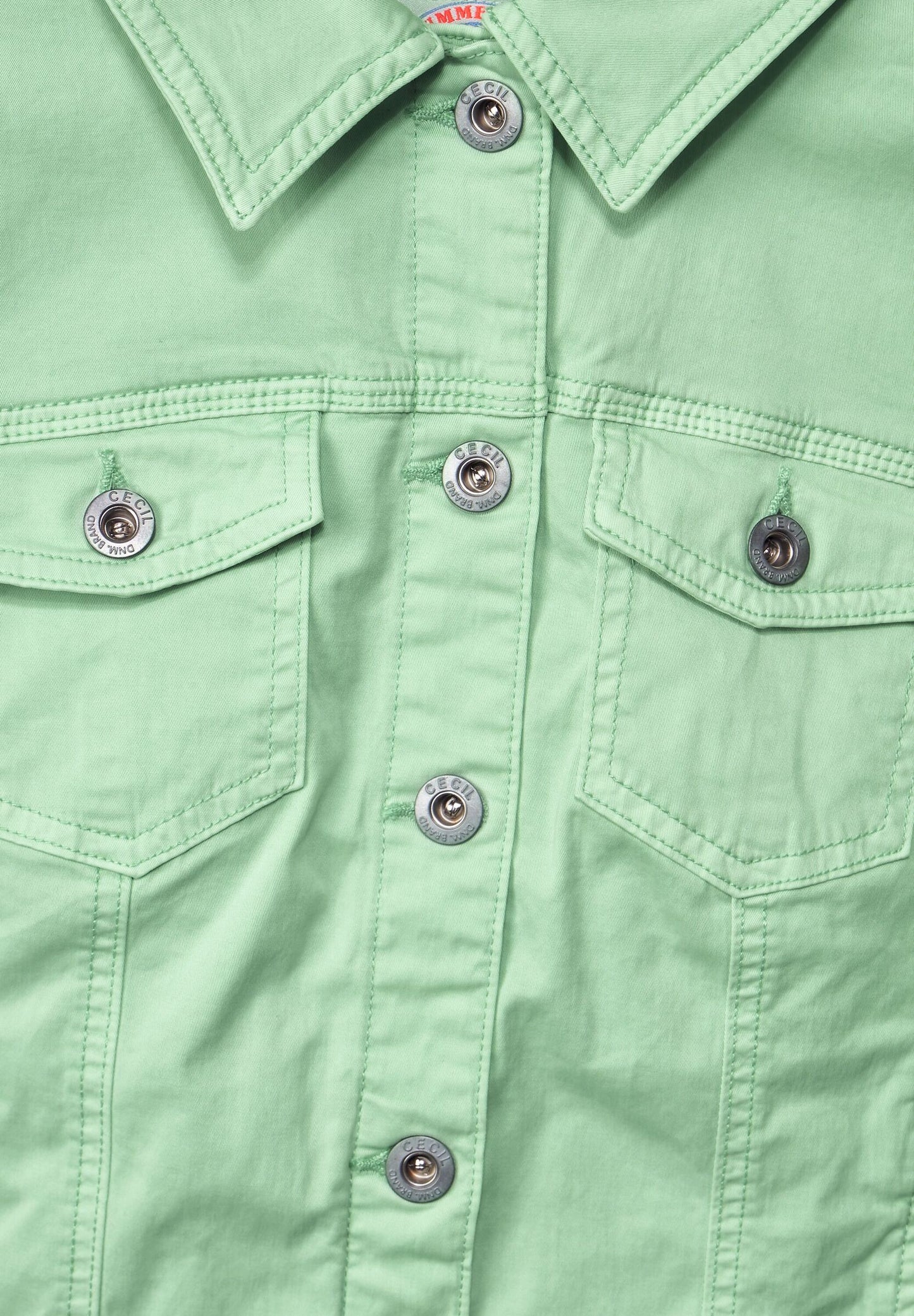 Farbige Jeansjacke