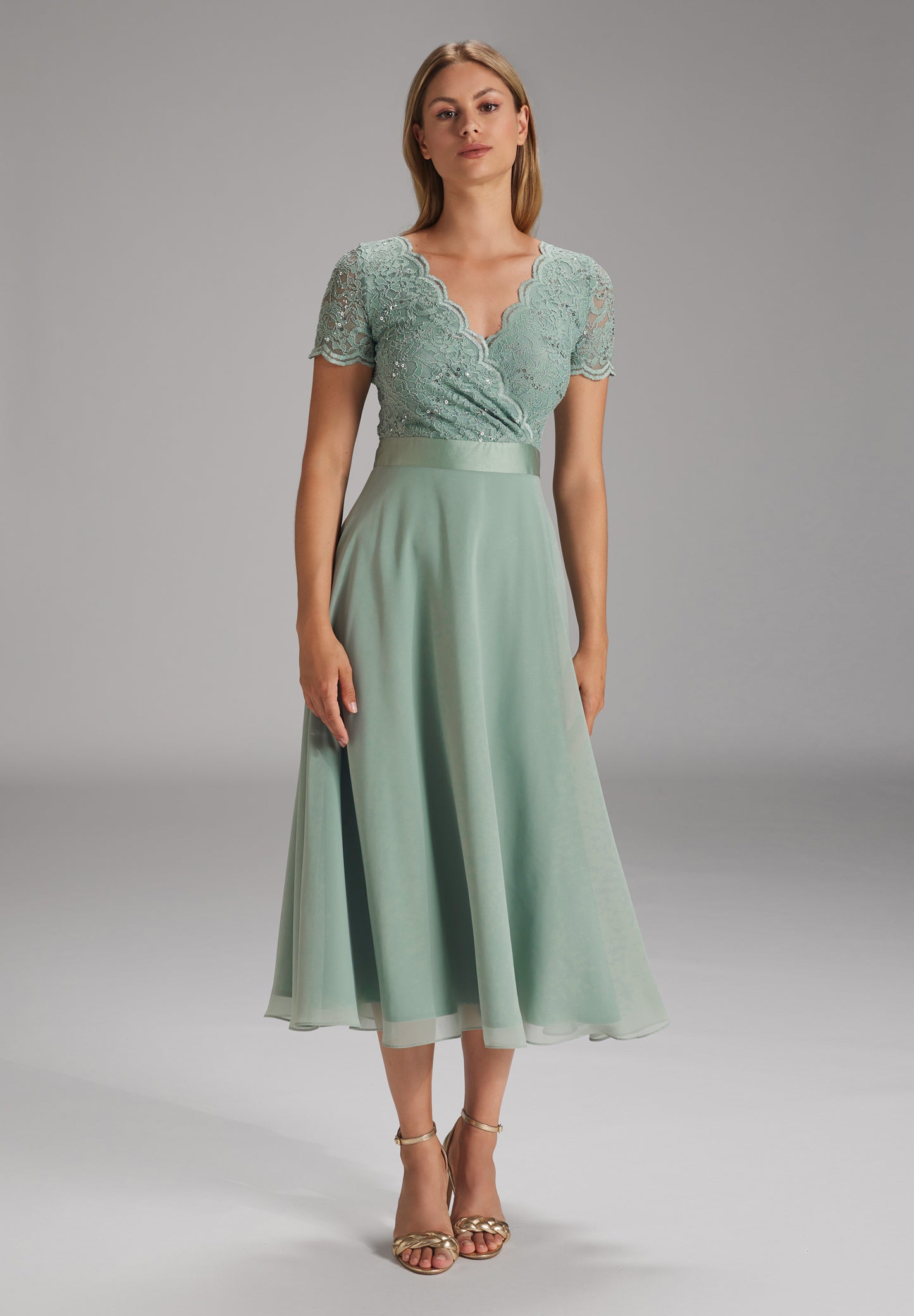 Spitzen-Chiffon-Kleid mit Taillenband